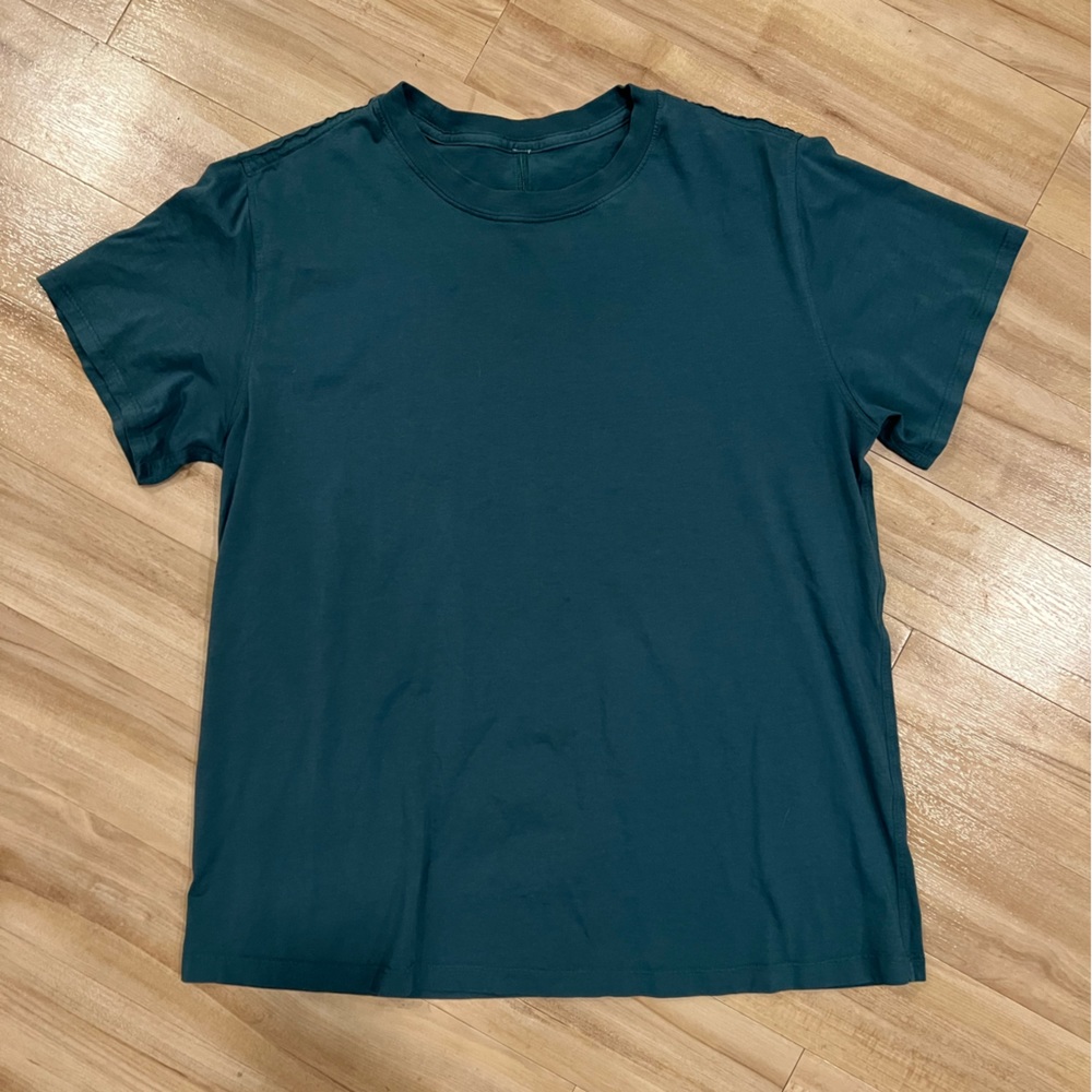 LULULEMON TEE